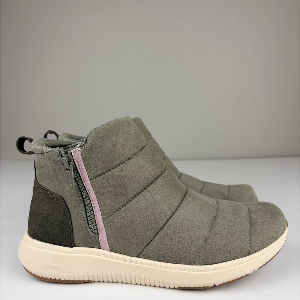 Ryka Women's Paragon Green Water Repellent Ankle Boots SZ 8.5 Cozy Zip Comfort